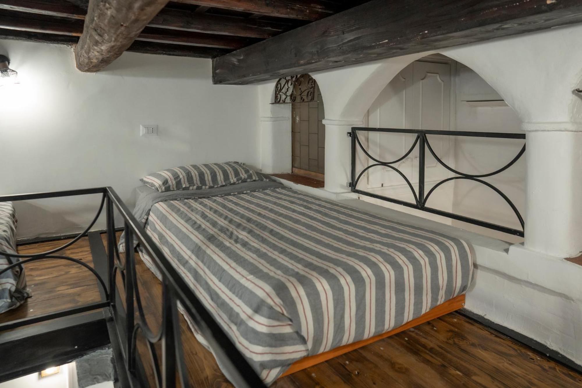 Home Domus Capocci - Rione Monti โรม ภายนอก รูปภาพ