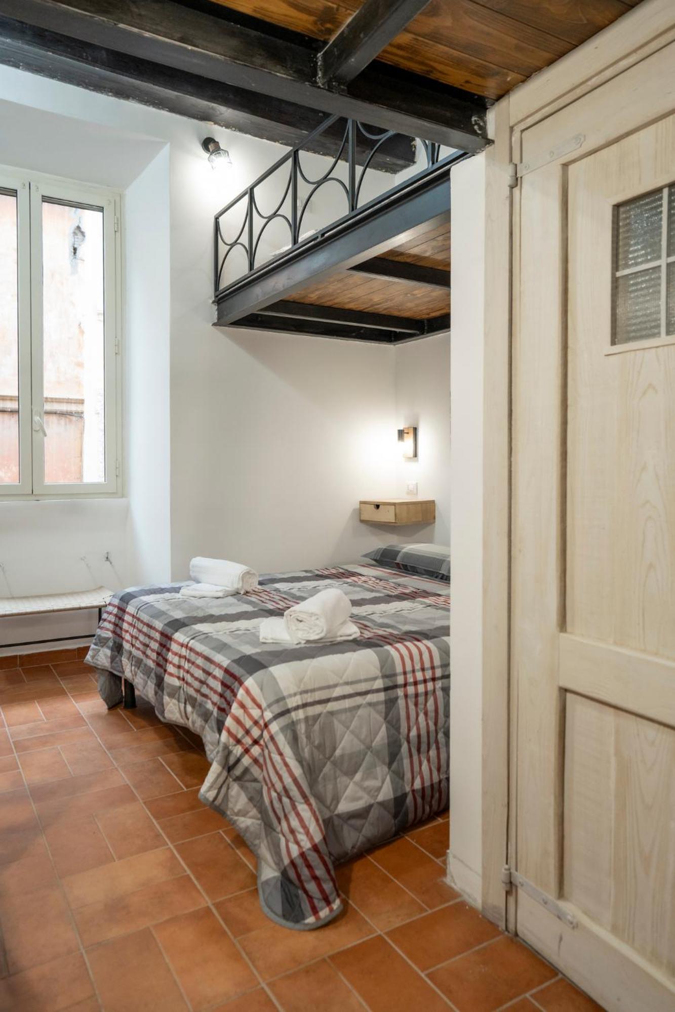 Home Domus Capocci - Rione Monti โรม ภายนอก รูปภาพ