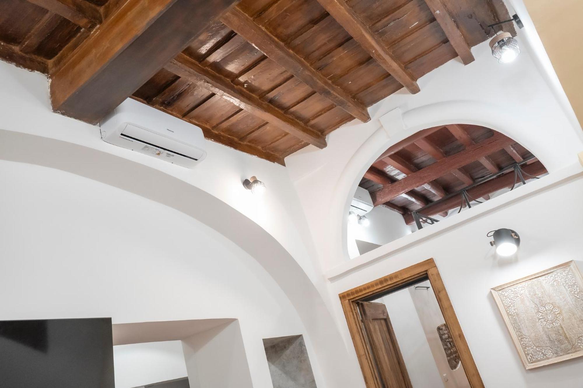 Home Domus Capocci - Rione Monti โรม ภายนอก รูปภาพ